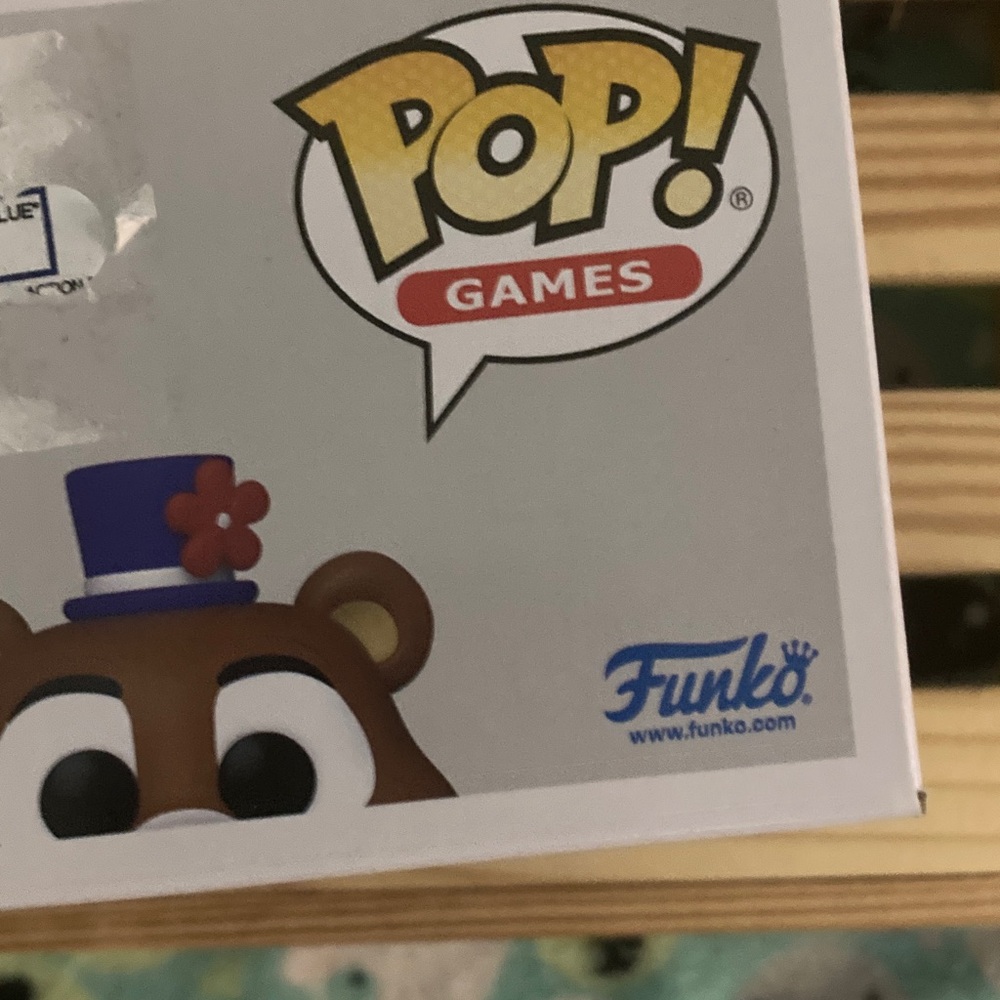 Funko Pop Circus Freddy in Red and Blue - Picture 4 of 4